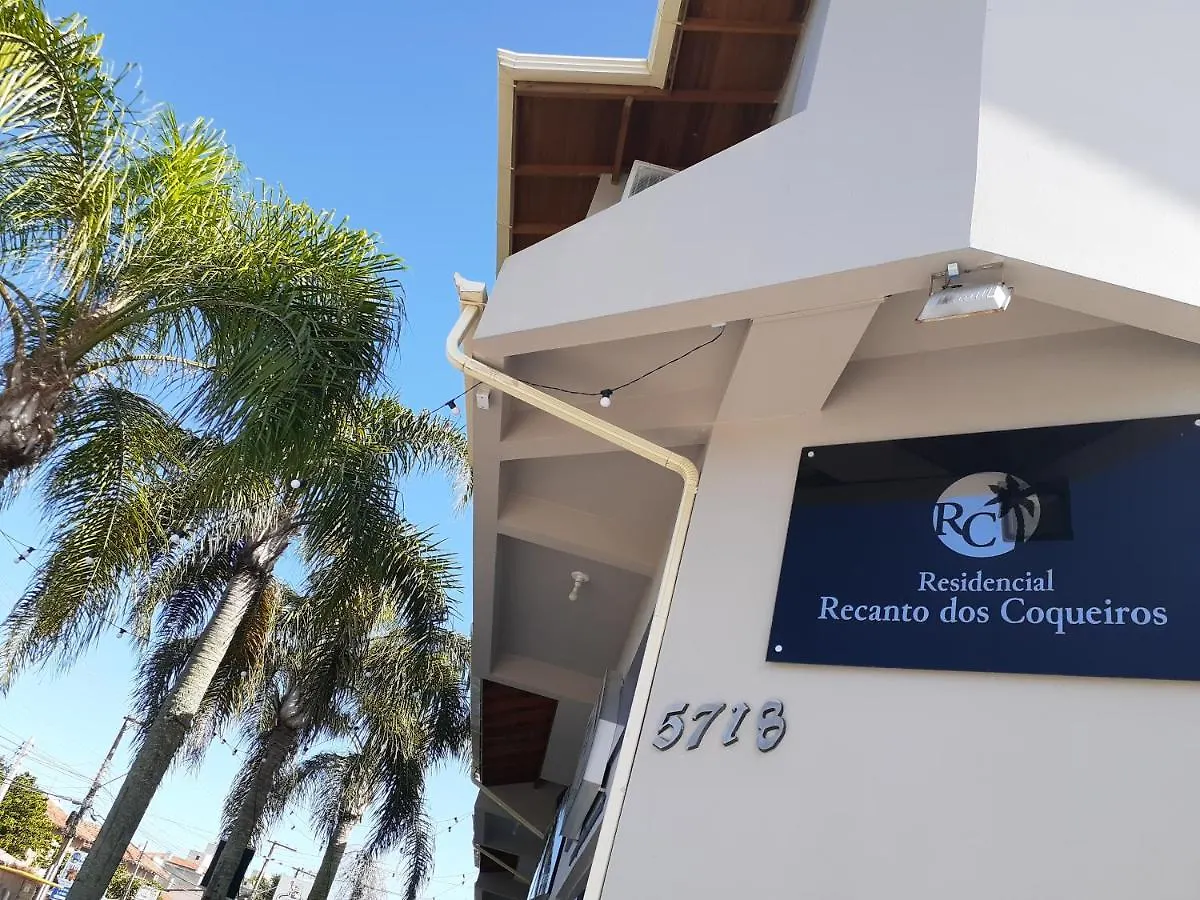 Florianópolis Residencial Recanto Dos Coqueiros酒店 招待所